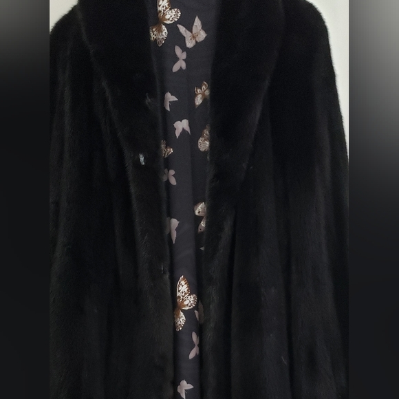 Genuine Black Canadian Mink Coat, Size 10/12, lovingly used - Picture 8 of 16